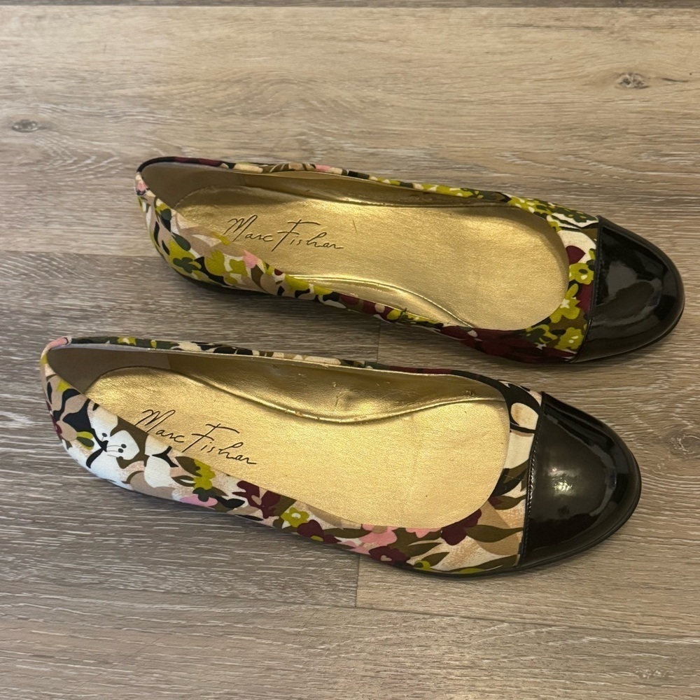 Marc Fisher Women’s Floral Print Cap Toe Ballet Flat, 8.5M